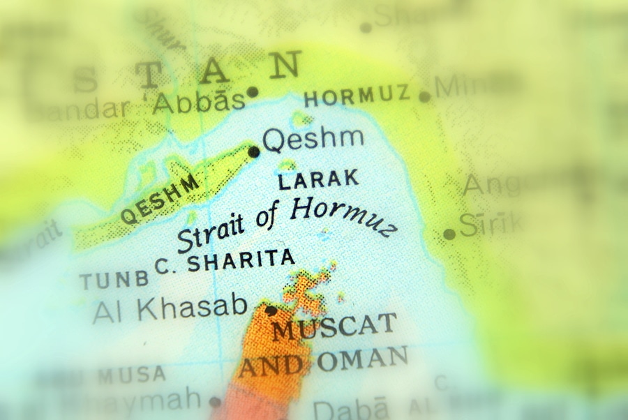 Iran Re-Closes Strait of Hormuz Citing Ceasefire Breaches