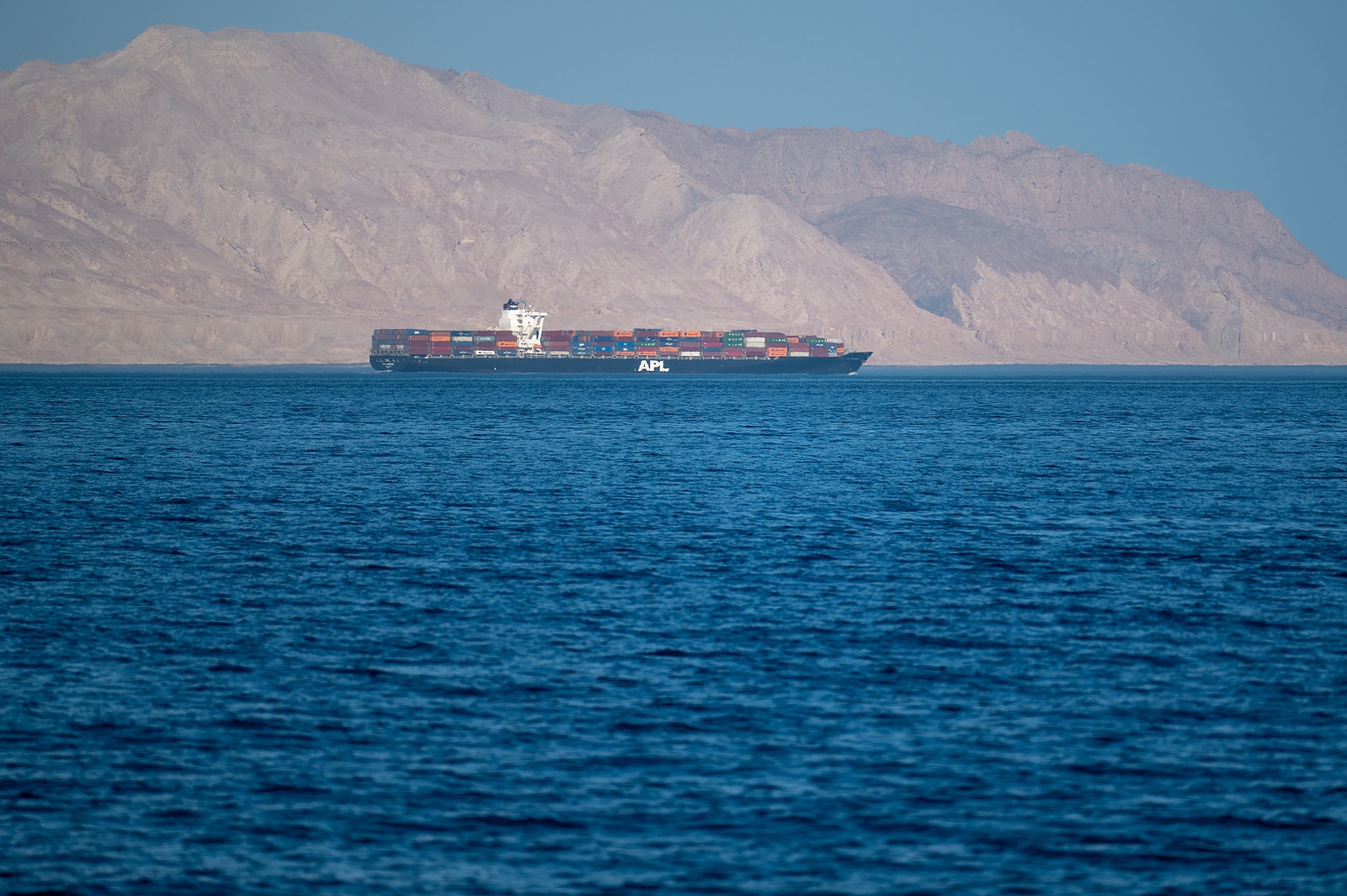 Iran Defies Islamabad Agreement, Forces Tankers Back into Northern Strait Lanes